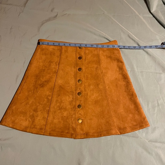 Wishlist faux suede skirt. Size medium - Picture 3 of 6